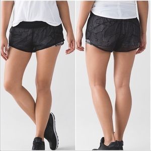LULULEMON MESH OVERLAY CITY SKY RUN SHORT